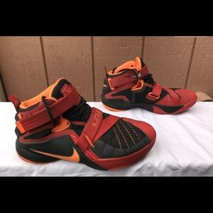 Nike LeBron Soldiers IX Youth Size 4